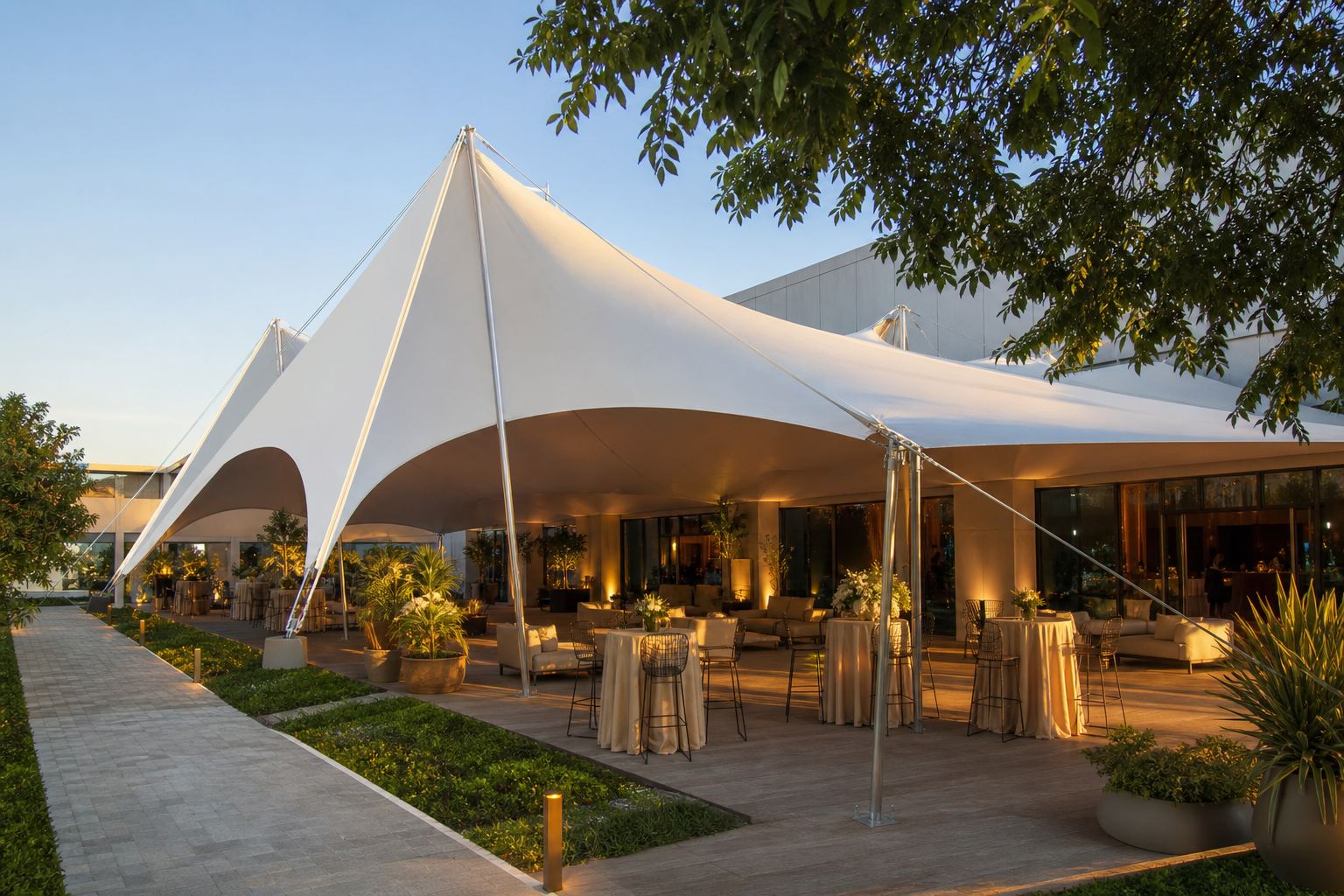 Como as lonas tensionadas elevam o padrão de eventos corporativos